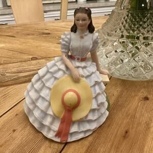AVON PORCELAIN GONE WITH THE WIND SCARLETT‎ O’HARA 1983 Vintage